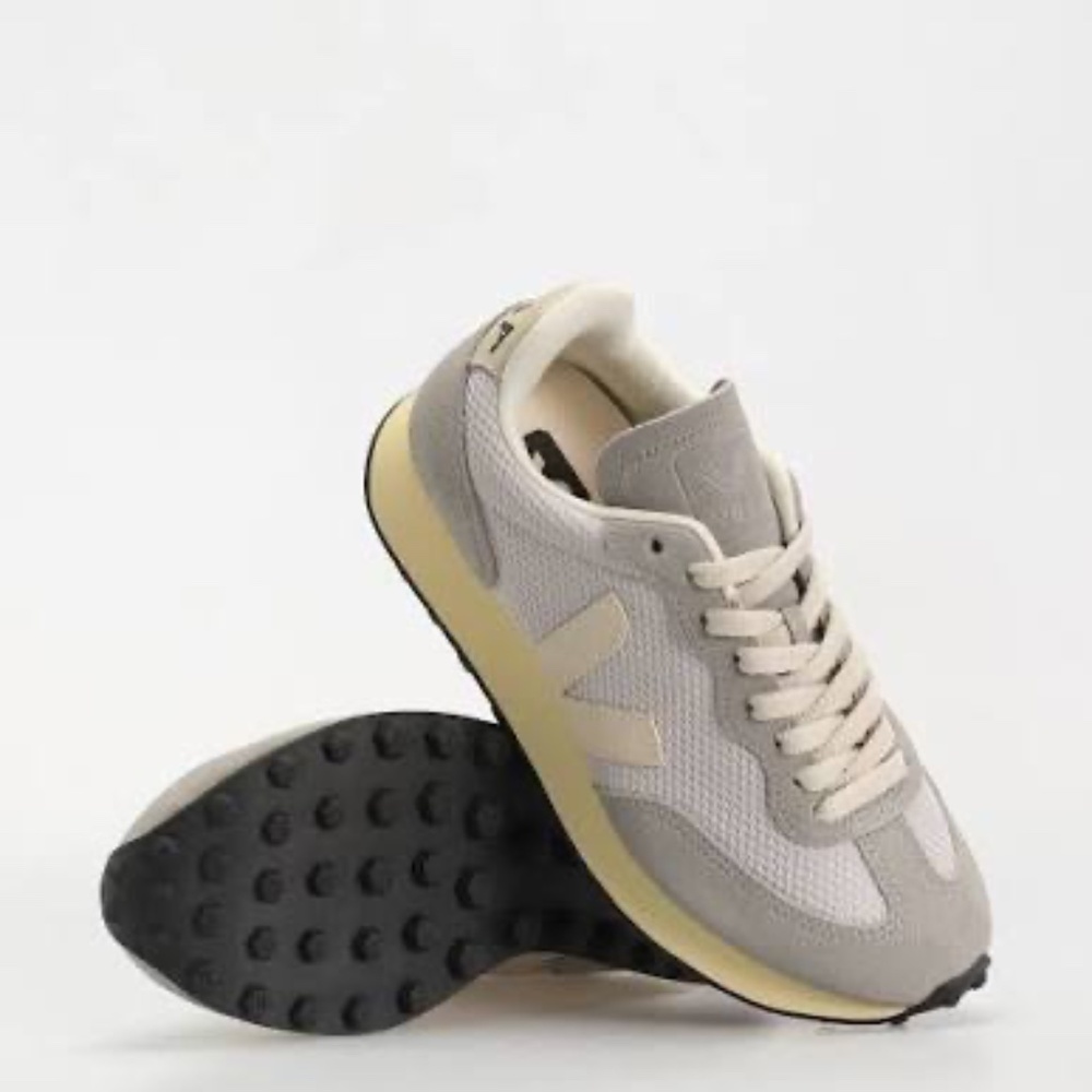 Veja Rio Branco Alveomesh Sneaker in Light Grey/Pierre size 36EU/5US New in Box